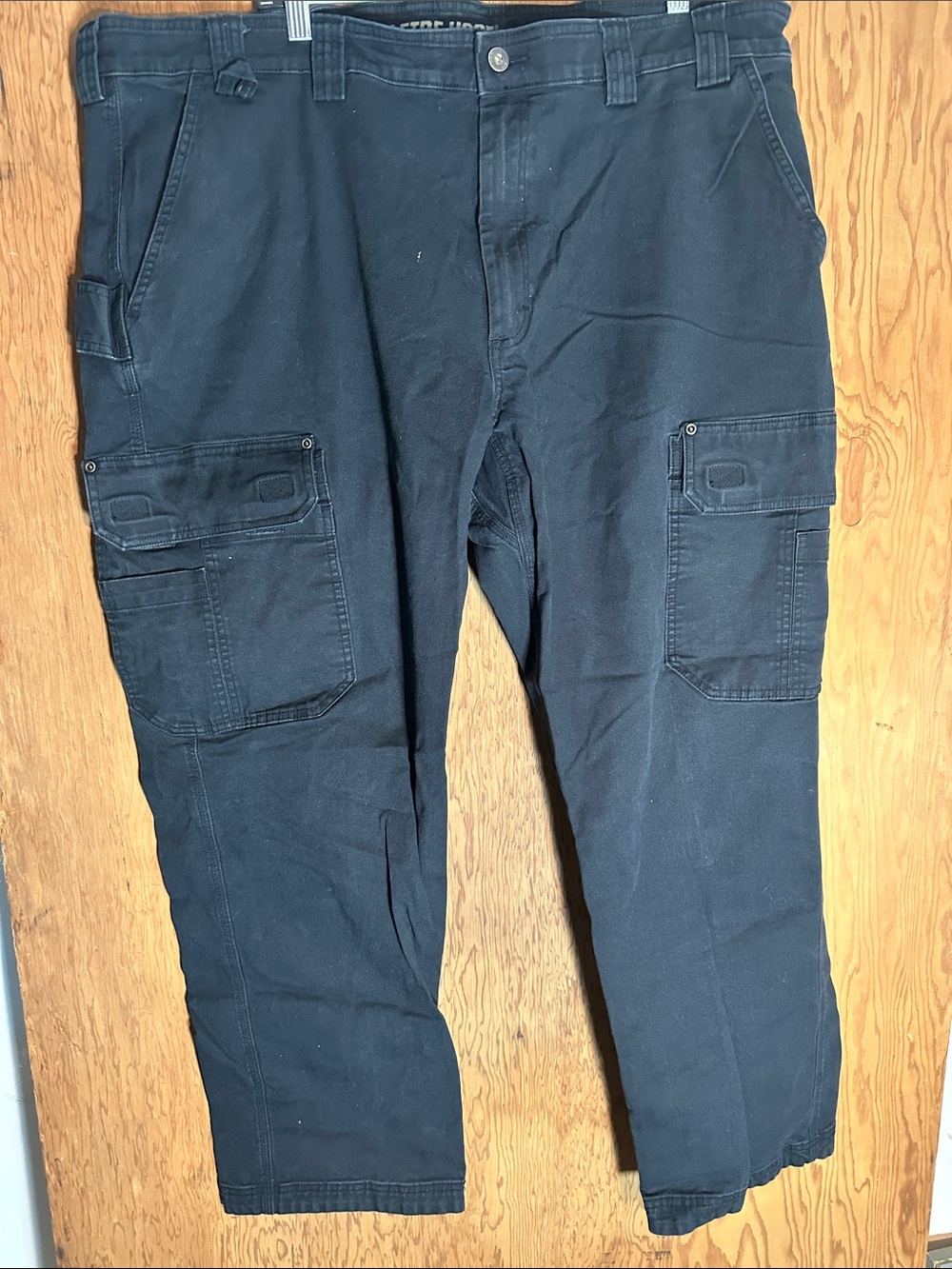 Duluth Trading Co Black Cargo Pants with Utility Pockets